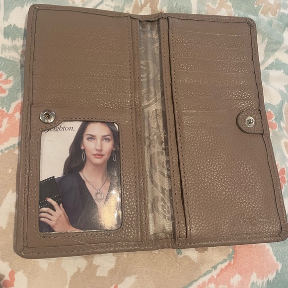 EUC Brighton snakeskin with tan genuine pebble leather large wallet - Picture 2 of 8